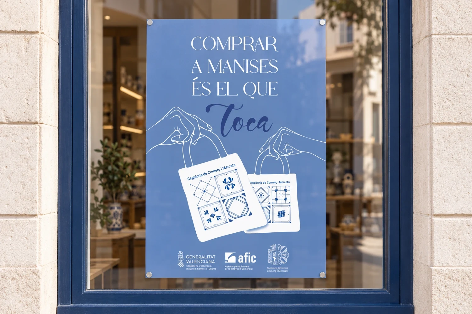 Mockup de la primera campaña instalada en comunicación exterior.